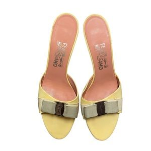 Salvatore Ferragamo Soft yellow Glory/Vara Sandals size 9